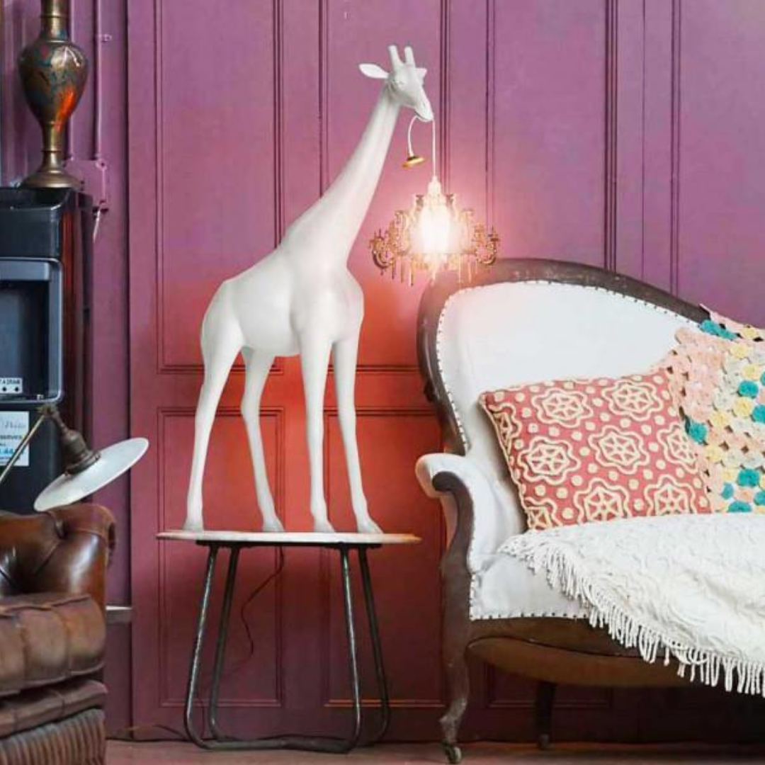 Girafa In Love Roz Mini – Un strop de magie pe biroul tau!