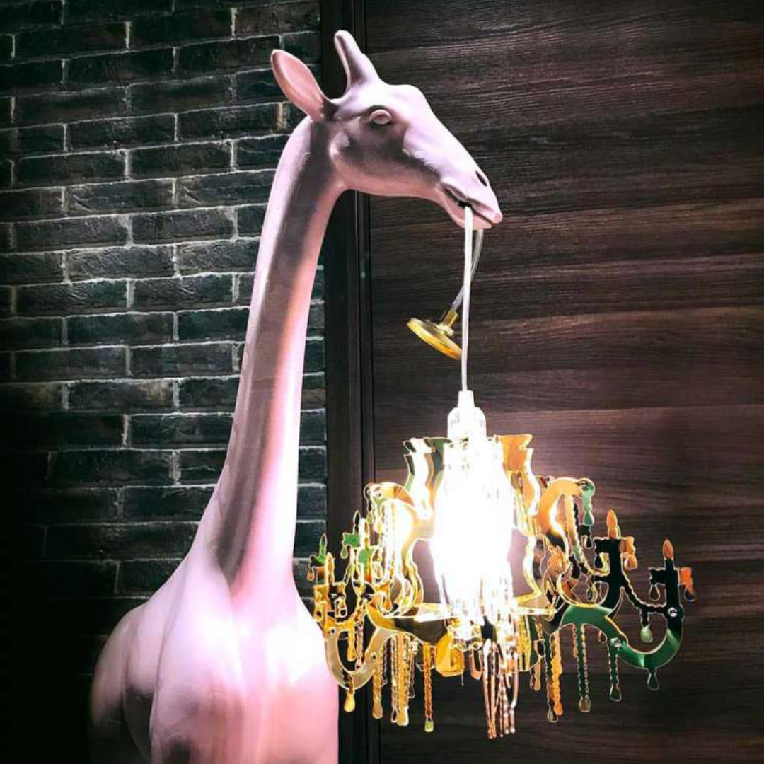 Girafa In Love Roz Mini – Un strop de magie pe biroul tau!