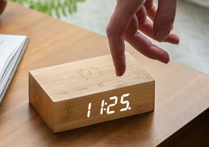 Ceas Flip Click Clock - Bambus