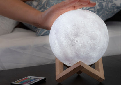 Lampa LUNA 3D -- da, azi iti dau luna de pe cer