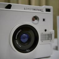 Lomo'Instant White -- Pentru fotograful din tine