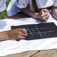 Chalkboard kids -- arta in inima tricoului