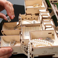 Cutia antica de bijuterii -- adapost pentru bijuterii