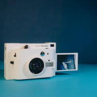 Lomo'Instant White -- Pentru fotograful din tine