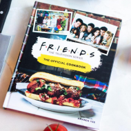 Carte Friends: Retete originale -- 100 de retete faimoase
