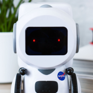 Robot interactiv NASA -- cat se poate de real