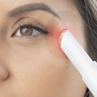  Anti-ageing Eye Massager -- Fototerapie, vibratii, termoterapie