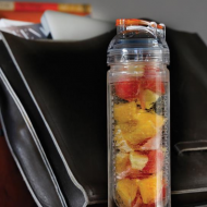 Sticla Infuzor Deluxe 2.0 -- cocktail portabil de fructe