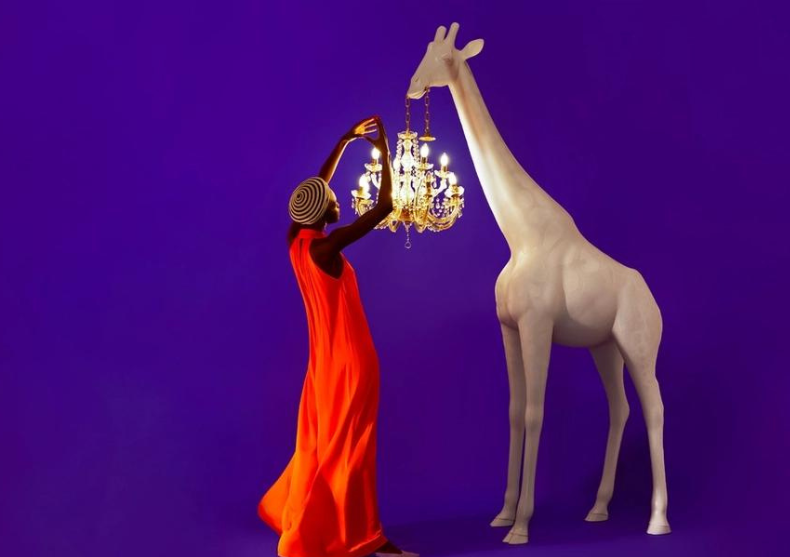 Giraffe in Love Indoor M -- cu un candelabru clasic in stil Marie-Therese image