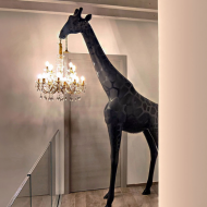 Giraffe in Love Indoor M -- cu un candelabru clasic in stil Marie-Therese